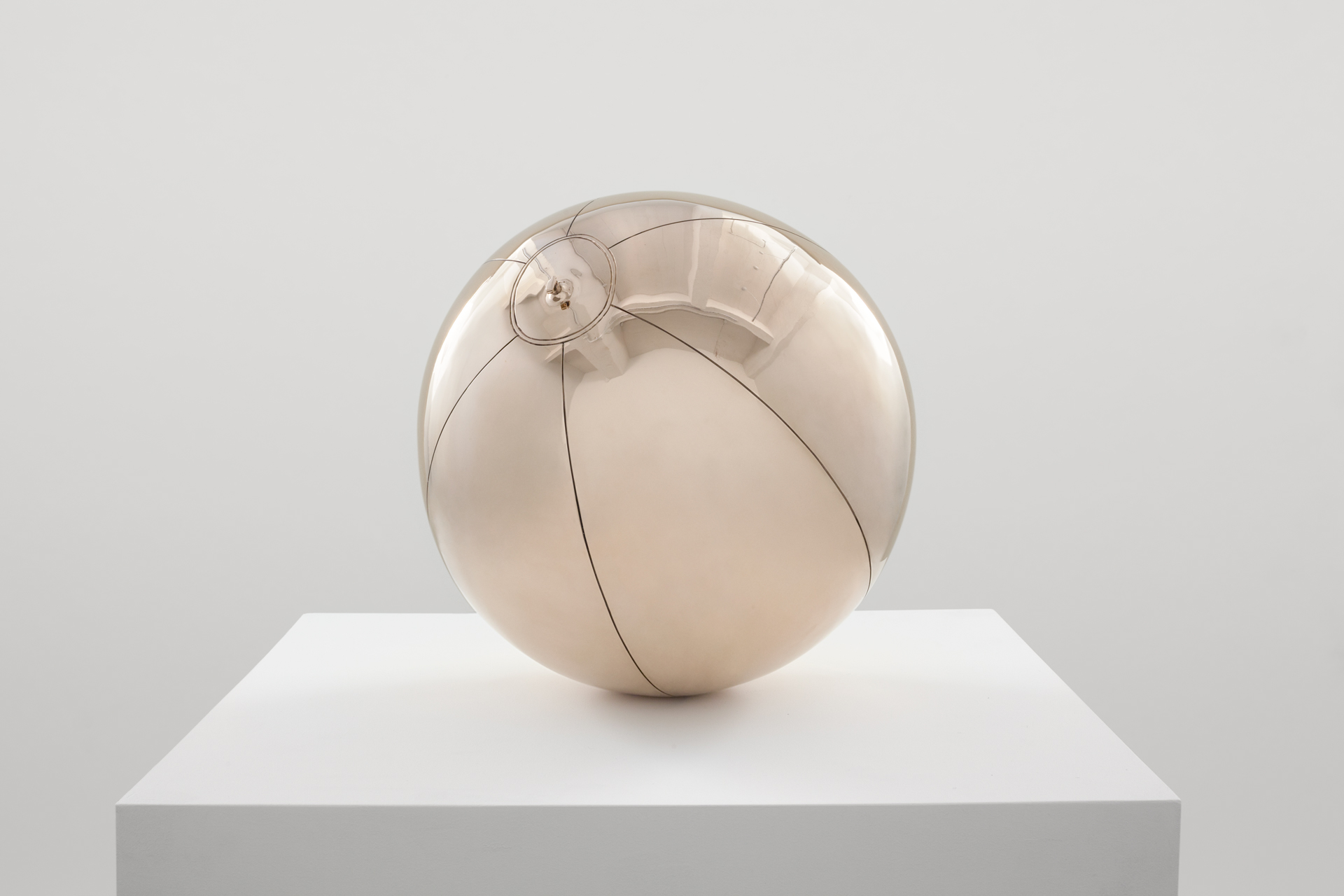 Sherrie Levine - Beach Ball after Lichtenstein, 2015, cast bronze