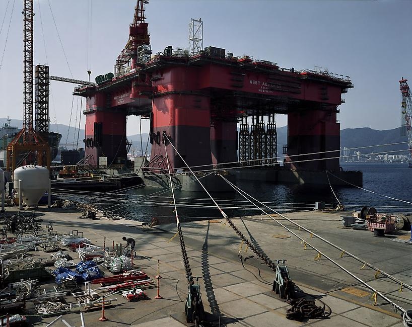 托马斯年代truth - Semi Submersible Rig, DSME Shipyard, Geoje Island, 2007, chromogenic print