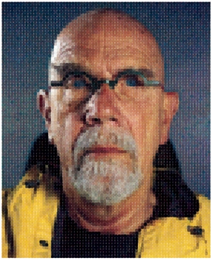 Chuck Close-自画像（黄色雨衣），2013年，档案水彩颜料印刷（90？）论哈涅姆勒碎纸