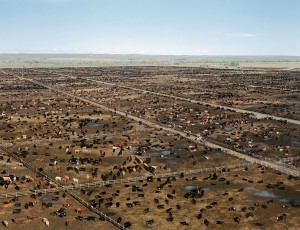 一个ndreas Gursky - Greeley, 2002, chromogenic print mounted on Plexiglas in artist's frame