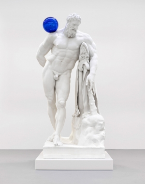 Jeff Koons  - 凝视球（Farnese Hercules），2013，膏药和玻璃