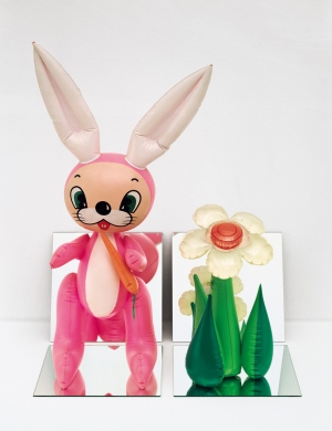 杰夫·昆斯- Inflatable Flower and Bunny (Tall White and Pink Bunny), 1979